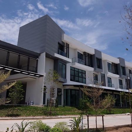 Hotel Chuan Chom The High Resort Saraburi - Sha Plus Exterior photo